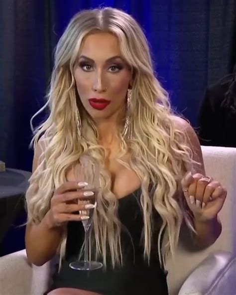 wwe carmella sotting con un vestido negro escotado xhamster