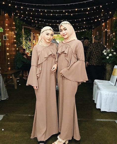 Warna Baju Bridesmaid Kekinian 23 Inspirasi Baju Bridesmaid Muslimah Yang Modis Dan Elegan