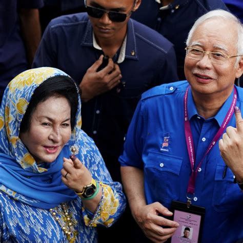 Rosmah had a personal team of cybertroopers focusing on countering negative online sentiments about her, particularly related to her lavish lifestyle. "Rosmah dilihat sebagai isteri PM yang garang, boleh ...