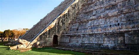 Kukulkán La Serpiente Emplumada Deidad Del Mundo Maya