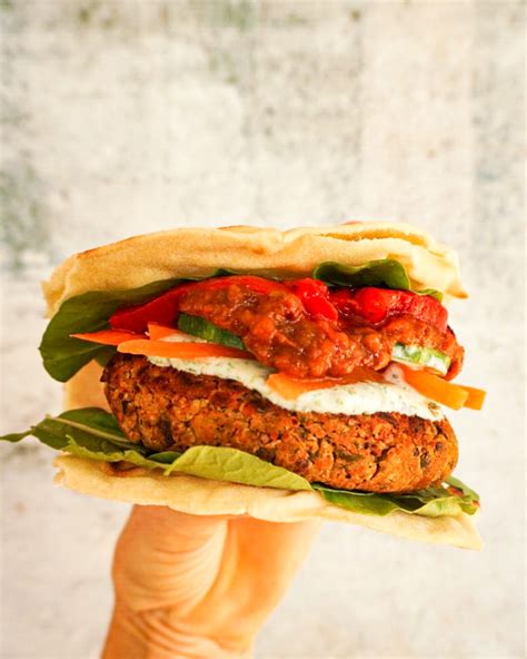 Pure wonderful, nutritious chickpea kebab creation. Falafel naan burger - another healthy recipe by Familicious