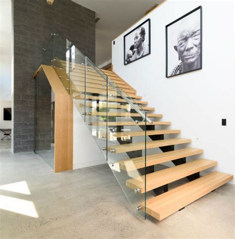 China Wood Straight Staircase Design For House Interior Mono Stringer
