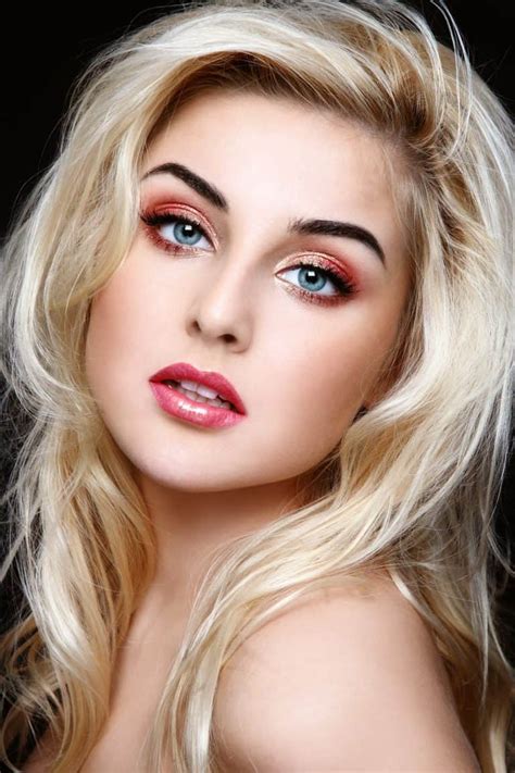 what color eye makeup looks best for blue eyes and blonde hair