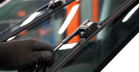 How To Change Front Windshield Wipers On VW Caddy 3 Kombi Replacement