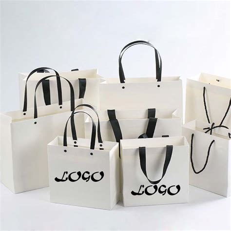 Custom Luxury Bouquet Clothing Shopping Retail Black Paper Bags With