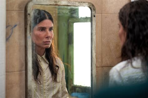 Download Sandra Bullock Mirror Reflection Wallpaper