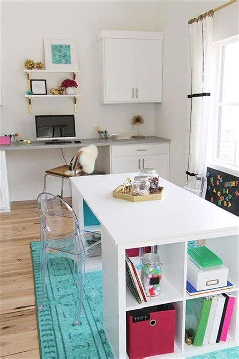 This ikea expedit shelf, also known as the ikea kallax shelf, is the best piece of furniture for a craft room! 40 Best Craft Rooms Using IKEA Furniture 51 | Ikea craft ...