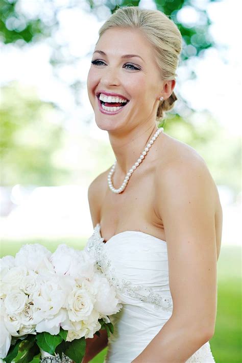 5 Must Have Photos For Your Bridal Portrait Session Blonde Bride Celebrity Weddings Wedding