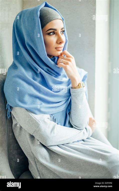 Portrait Muslim Girl Wearing Headscarf Stockfotos Und Bilder Kaufen Alamy