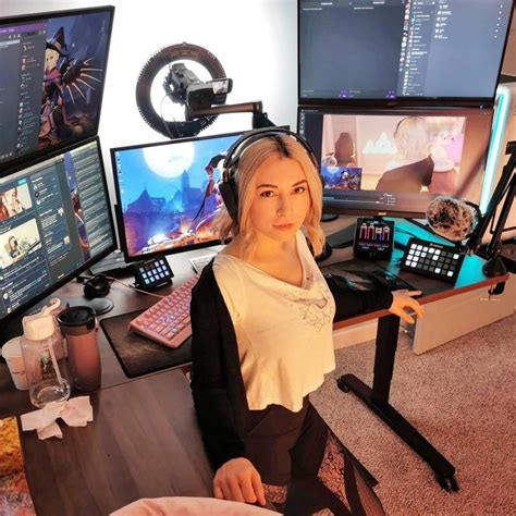 Gabung Situs OnlyFans Ini Potret Gamer Seksi Alinity Divine