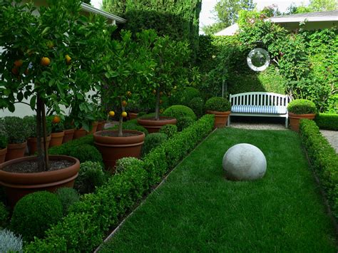 You can string the trees with walking through hedges announces that a garden has begun. Easy Garden Design Ideas You Can Do Yourself | Small front yard landscaping, Front yard ...