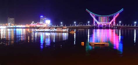 Center Point Of Indonesia Menemani Malam Di Pantai Losari