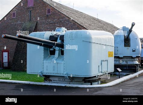 5 5 Inch Naval Gun Hi Res Stock Photography And Images Alamy