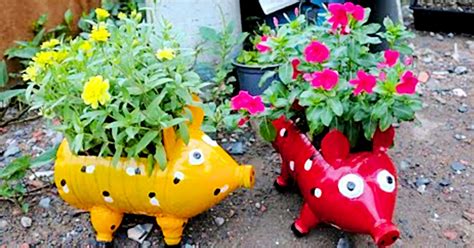 Cat pots from plastic bottles cut plastic bottles in half and paint them in the color of your choice to give them a cute cat face look. DIY Recycled Plastic Bottle Piggy Planters - DIY Ways