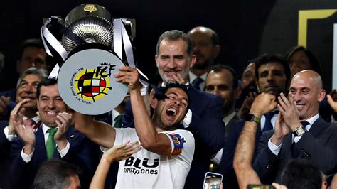 Este es el segundo club con mas trofeos de la. Final Copa del Rey 2019: El Valencia gana al Barça (2-1 ...