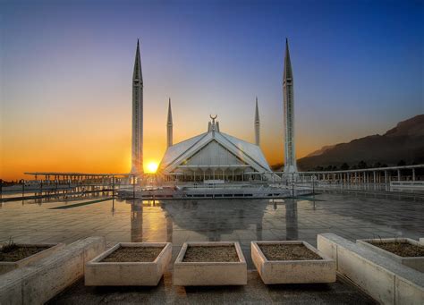 Sunset At Faisal Mosque The Faisal Mosque In Islamabad Is Flickr