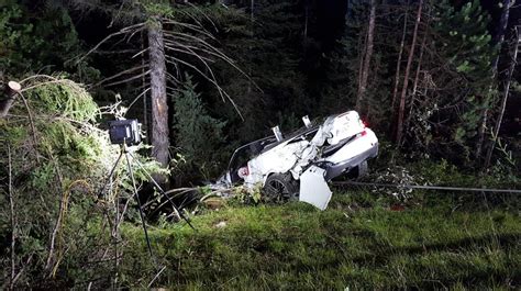 Schwerer Verkehrsunfall In Lermoos Cabrio Fahrer Kracht In Mehrere