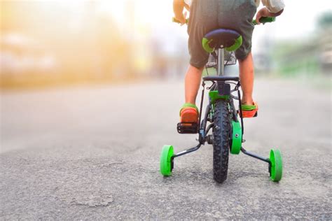What Age Do You Take Training Wheels Off A Bike