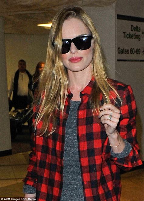 Kate Bosworth Looks Great After A Night Flight To La Daily Mail Online