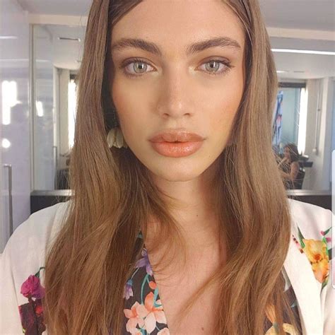 Valentina Sampaio Is The First Transgender Sports Illustrated Swimsuit Model Page Neogaf