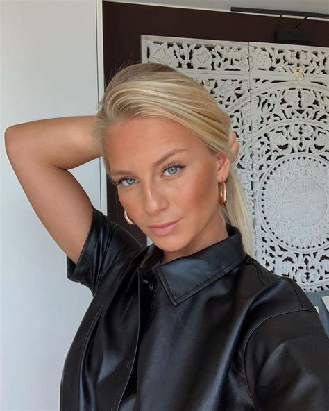 amanda franzÉn on instagram “a sunday selfie is a routine right” blonde hair shades