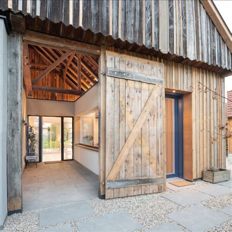 Haus bauen und verkaufen hier erfahren sie, wie sinnvoll es ist, auf einem grundstück ein haus zu bauen und dieses dann zu verkaufen. Wohnen im Stadel: Scheune, öffne dich - Architektur ...