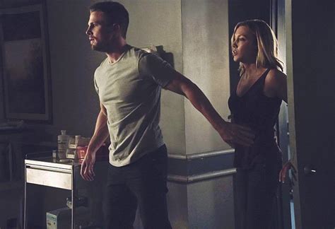 Arrow Foto Katie Cassidy Stephen Amell 500 Sobre Un Total De 1093