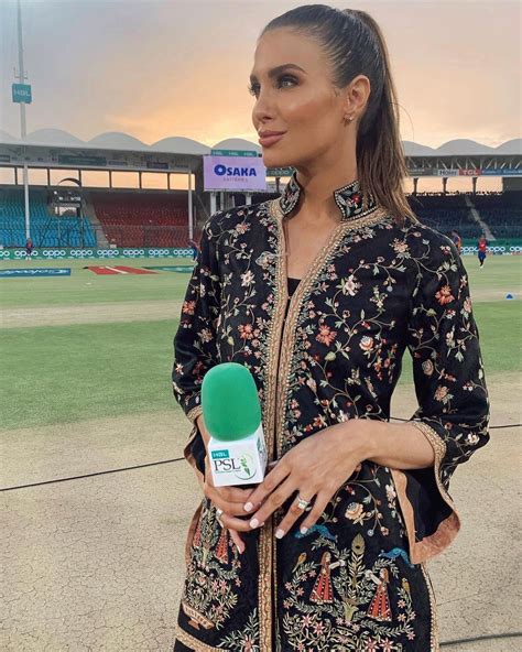 Psl Presenter Erin Holland Wins Hearts With Her Desi Glam Lens