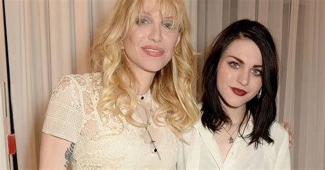 Kurt Cobains Daughter Frances Bean Reveals She Thought She Would Die On Board Air France Jet