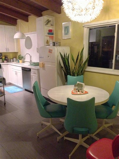 We turn ordinary kitchens into dream kitchens. 217 vintage dinette sets in reader kitchens - | Mid ...