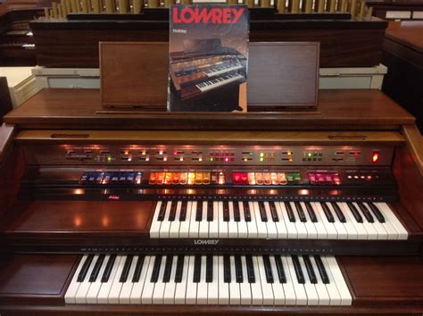 Lowrey Holiday D350 Organ This Model Is One Of Our Favourites From Past