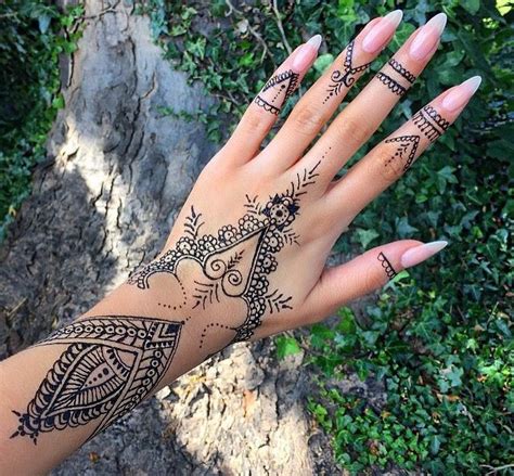 We know our business and promise to provide you the best results around. Pin de Marina Flores em Henna | Tatuagem indiana na mao ...