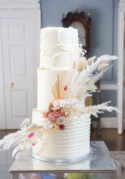 Cách làm dried flower cake decorations đẹp mắt cho bánh sinh nhật của bạn