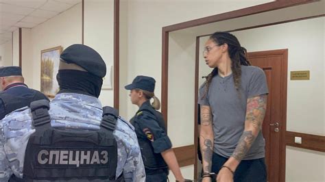 Us Embassy Officials Visit Brittney Griner In Russia Prison