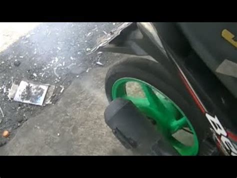 Hal tersebt bertujuan untuk es batu adalah cara yang paling mudah dan simple untuk mengatasi noda hitam bekas jerawat secara alami. Cara Mengatasi Motor Metik Kluar Asap Hitam - Penyebab Cvt Panas Ngebul Asap Putih Pada Motor ...