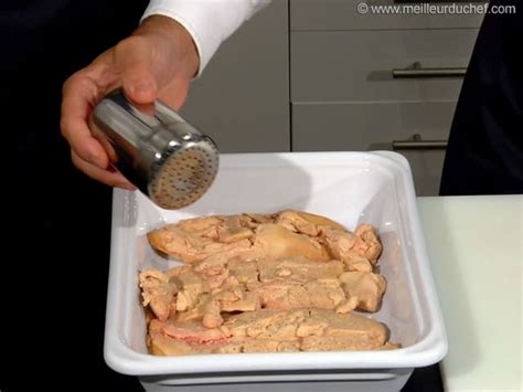 Le livre numérique (en anglais : Nettoyer et assaisonner du foie gras frais - La recette ...