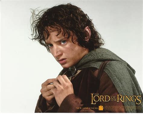 Elijah Wood As Frodo Holding The Ring Lord Of The Rings 8 X 10 Poster Art Photo Lotr 2 At