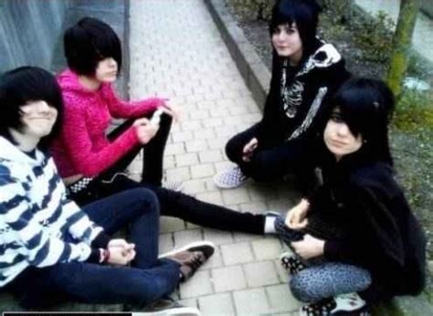 This Is A Group Of Emo Emo People Cute Emo Emo Couples