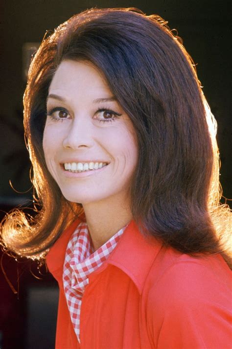 a look back at mary tyler moore s life in photos mary tyler moore mary tyler moore show