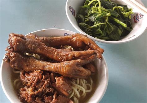 Di kota pahlawan ini ada beberapa tempat makan mie ayam terenak dan harus kamu cicipi ketika kesini. 7 Wisata Kuliner Mie Ayam Enak di Jogja yang Super Mantul! | Good News from Indonesia