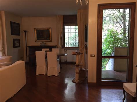 Ampio ingresso con comodo ripostiglio, sala da pranzo con loggiato. Appartamento in Vendita a Parma Montebello - Rif. RIT041 ...
