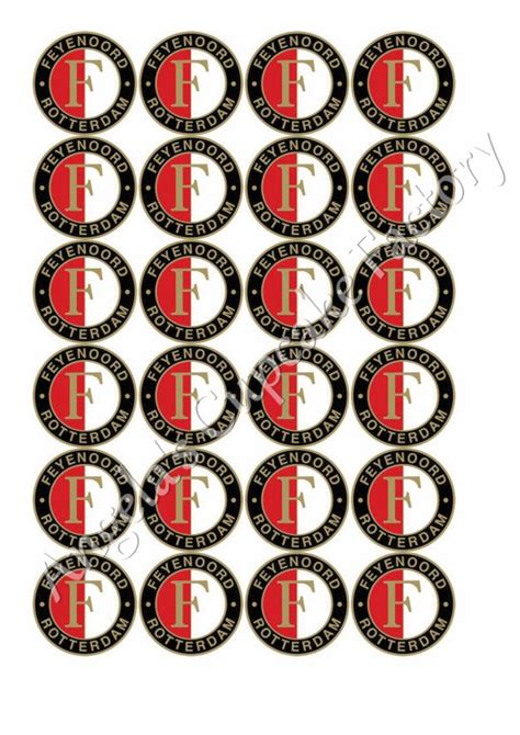 Leg het bord op een vel papier en ga met een potlood er omheen. Eetbare print Feyenoord logo cupcakes - Bake and More