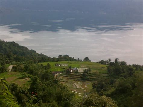 Danau ini terletak sekitar 140 kilometer sebelah utara kota padang, ibu kota sumatra barat, 36 kilometer dari bukittinggi, 27 kilometer dari lubuk basung. Kelok 44 danau maninjau | Medianers
