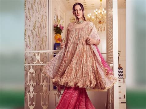 Eid 2023 Dress Idea ईद पर दिखना चाहती हैं ट्रेंडी और स्पेशल इन बॉलीवुड हसीनाओं से लें आउटफिट्स