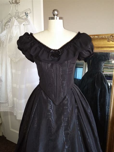 Fotografía realizada por alby martin. Jane Fox Historical Costumes: 1860s Victorian Ball Gowns