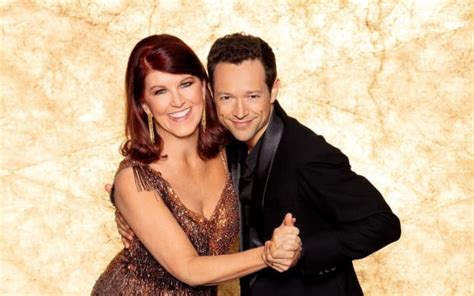 Dancing With The Stars Kate Flannery On Dancing A Tribute To Her Late Sister Nancy On Disney