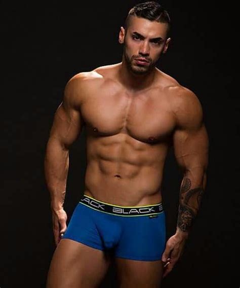 Pin De Mark Critchlow Speth Em Guys Modelos Masculinos Modelos Foto