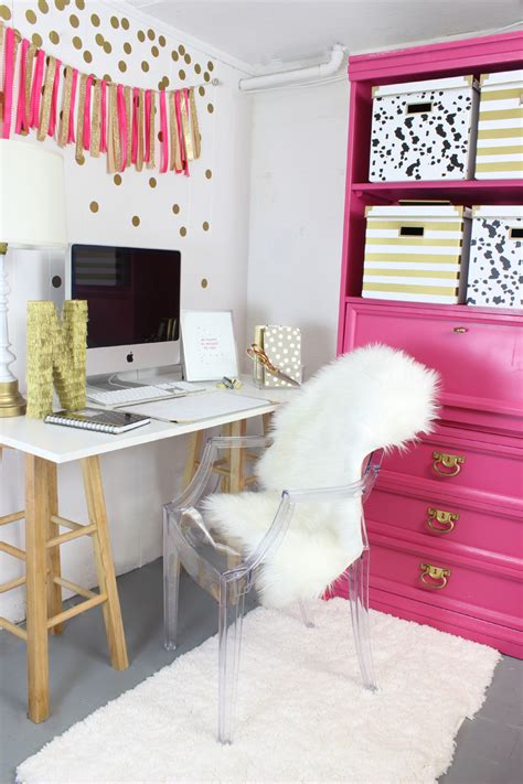 Making it possible for the many people to update and decorate their home with well made interior products that are value for money. Pink and Gold Gorgeous Office Nook - Classy Clutter