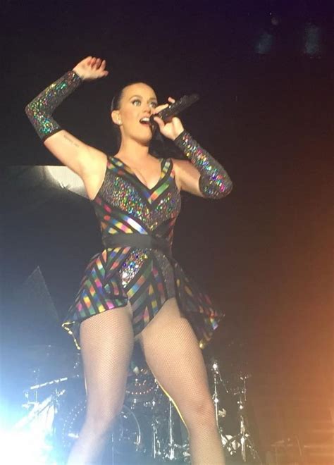 Katy Perrys Exclusive Gig A Mesmerizing Performance In Maui Newsggo