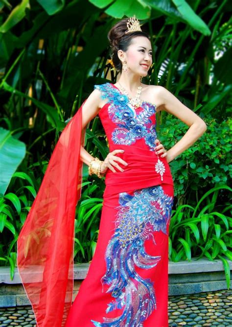 ชุดไทย), which literally means 'thai outfit'.it can be worn by men, women, and children. Thailand Clothing Traditional Thai-style Dresses Thailand ...